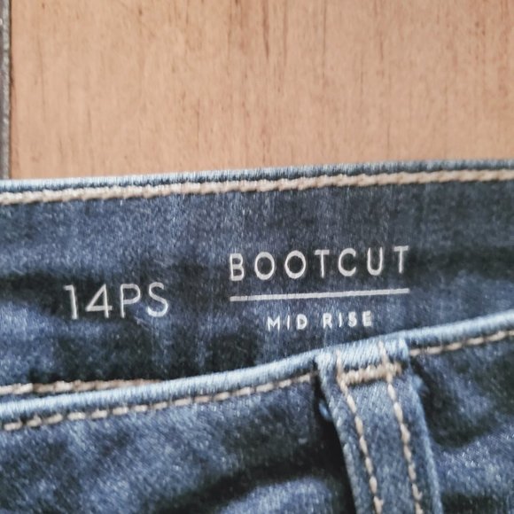 Simply Vera Vera Wang SVVW Mid Rise Boot Cut Jeans Dark Wash Sz 14PS - Picture 8 of 9